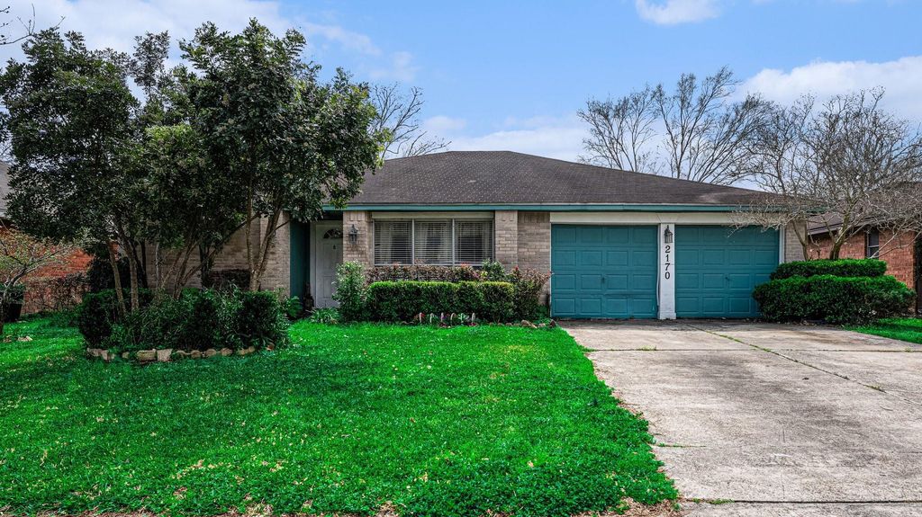 Photo of 2170 Pilgrims Point Drive, Friendswood, TX 77546 (MLS # 47198297)