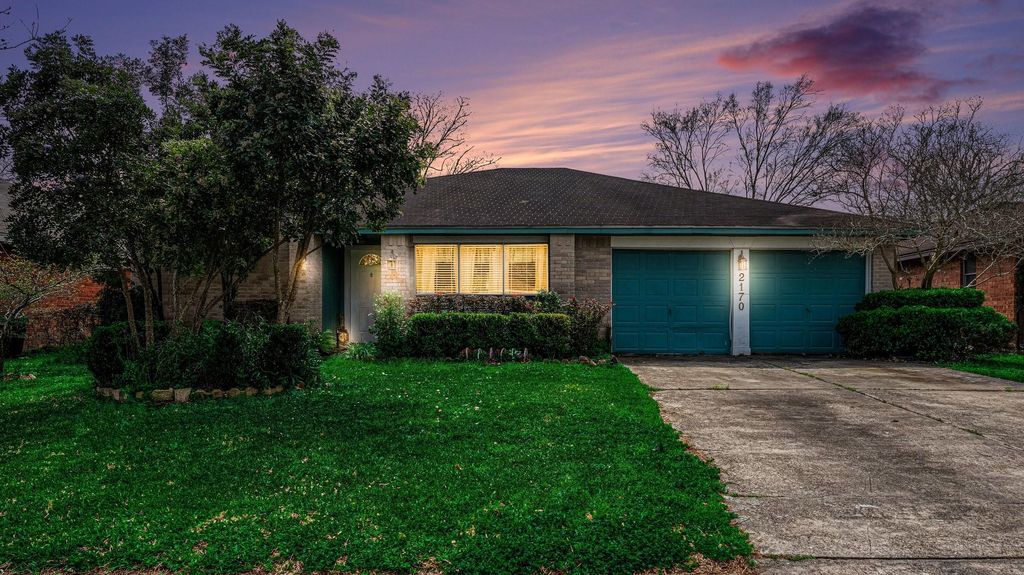 Photo of 2170 Pilgrims Point Drive, Friendswood, TX 77546 (MLS # 47198297)