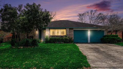 Photo of 2170 Pilgrims Point Drive, Friendswood, TX 77546 (MLS # 47198297)