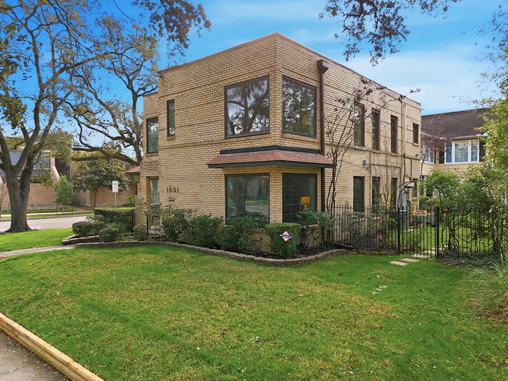 Photo of 1801 Lexington Street, Houston, TX 77098 (MLS # 78403966)