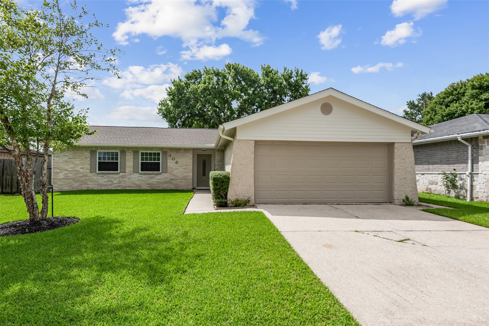 306 Woodvale Dr Drive