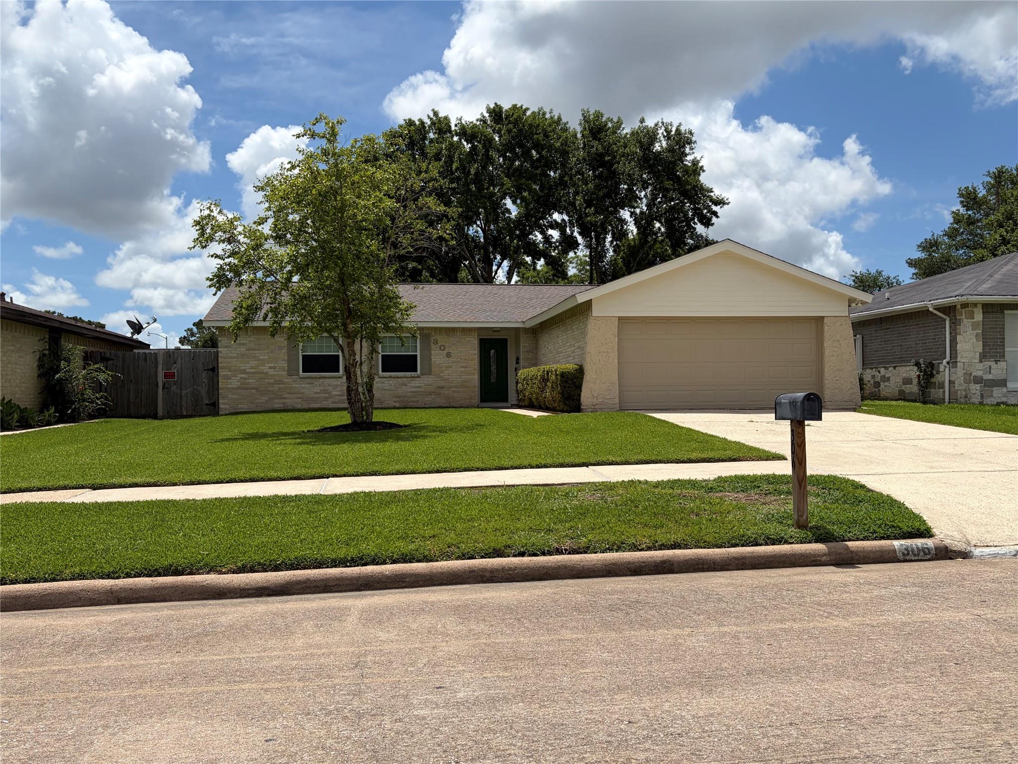 306 Woodvale Dr Drive