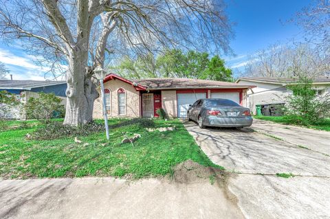 Photo of 5011 Brisbane Drive, Houston, TX 77048 (MLS # 41138410)