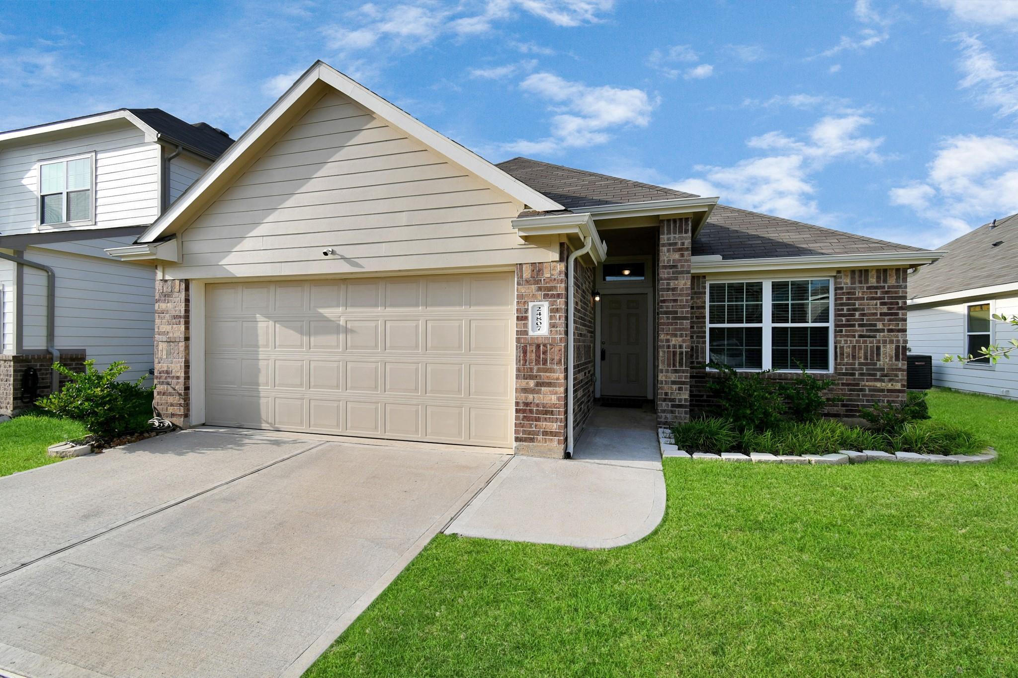 24807 Bastiani Canvas Lane