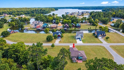 Photo of 37 Wildwood Lake Drive, Huntsville, TX 77340 (MLS # 82011691)