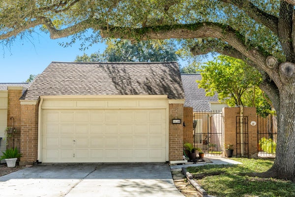 1814 VERANDA DR, WEST COLUMBIA, TX 77486 - Image b3c87e62e29863dd1fe74ce110e1e8c2/2174138968