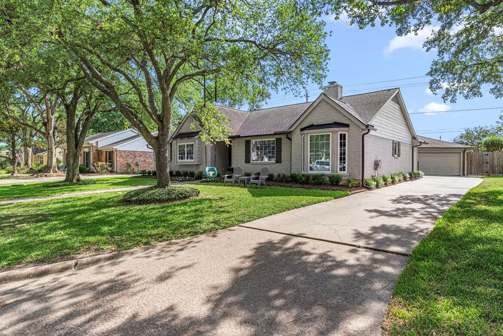 Photo of 1534 Ashford Hollow Lane, Houston, TX 77077 (MLS # 45475636)