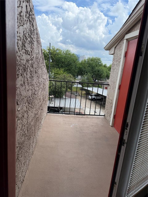 Photo of 10855 Meadowglen Lane #942, Houston, TX 77042 (MLS # 92581116)