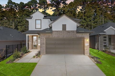 Photo of 12203 Ridge Top Drive, Conroe, TX 77304 (MLS # 64530725)