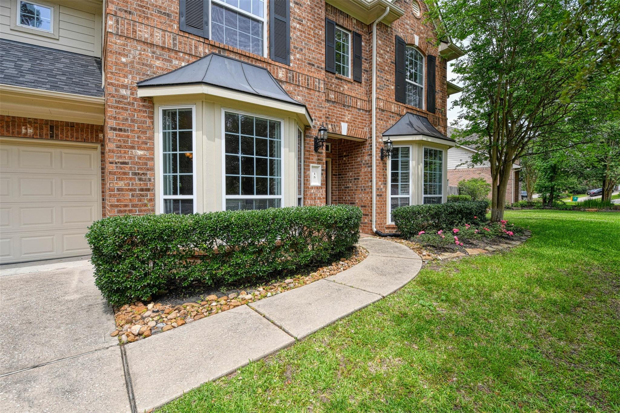 15 E Scribewood Circle