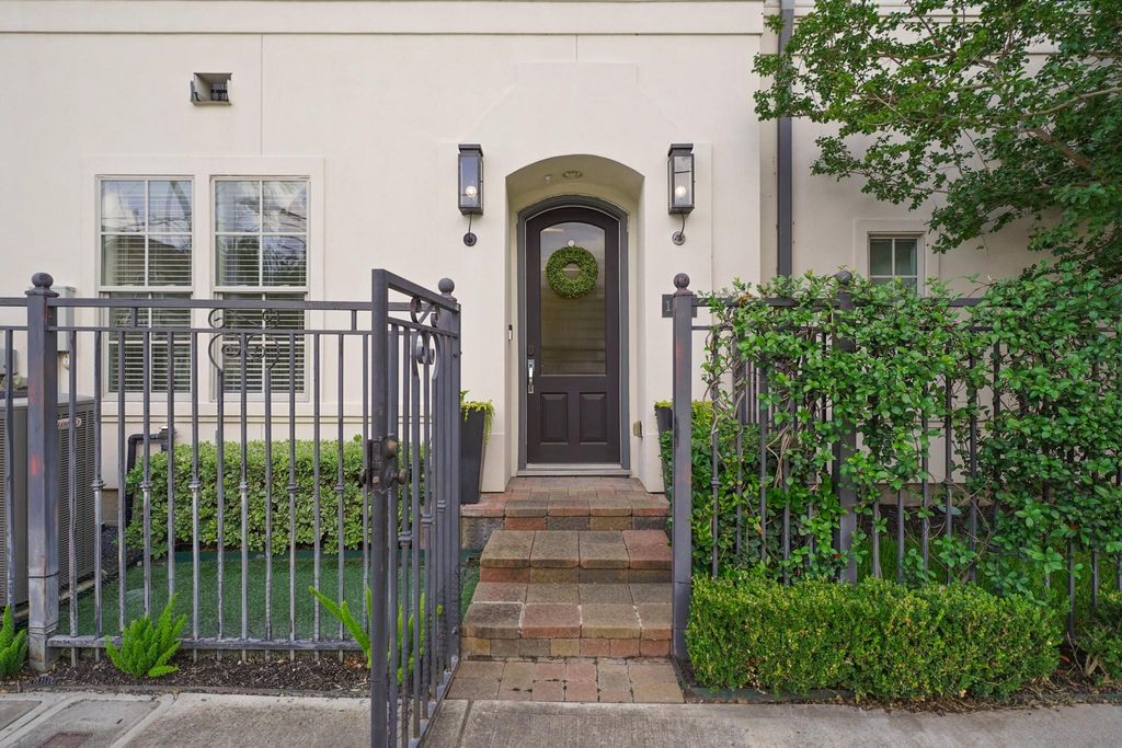 Photo of 1317 Roy Street, Houston, TX 77007 (MLS # 60892416)