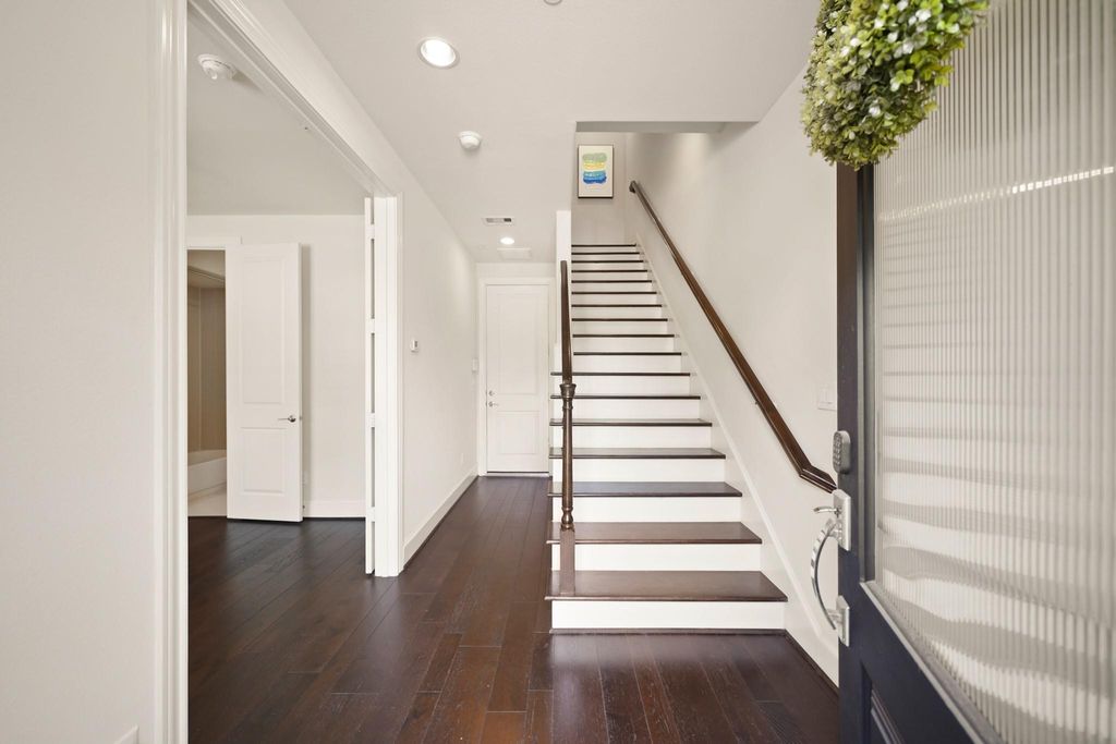 Photo of 1317 Roy Street, Houston, TX 77007 (MLS # 60892416)