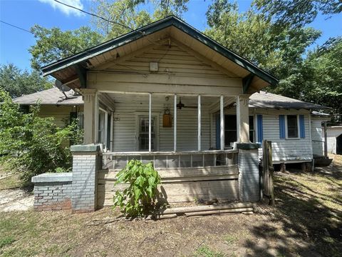 Photo of 1430 W Kaufman Street, Paris, TX 75460 (MLS # 92105999)