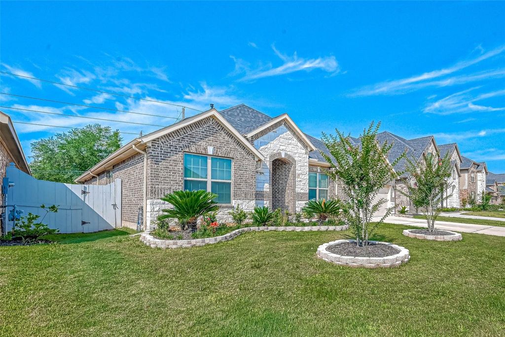 Photo of 5826 Euclid Loop, Rosenberg, TX 77469 (MLS # 40579153)