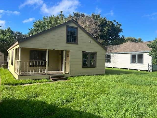 Photo 1 of 15 — 2113 3rd Avenue N, Texas City, TX 77590