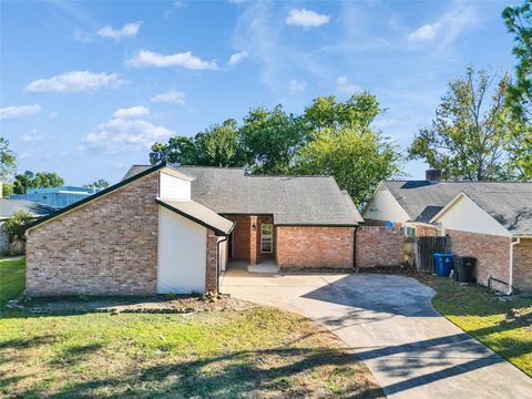 Photo of 6303 Greenway Forest Lane, Houston, TX 77088 (MLS # 25645583) Photo of 6303 Greenway Forest Lane, Houston, TX 77088 (MLS # 25645583)
