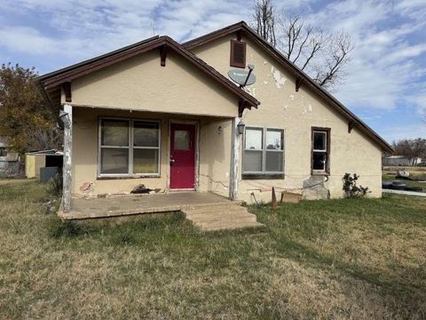 Photo of 503 E Reiman Street, Seymour, TX 76380 (MLS # 41057381)