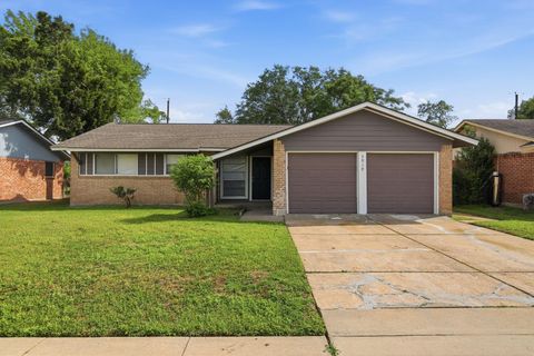 Photo of 3919 Rosebud Drive, Houston, TX 77053 (MLS # 11309252)