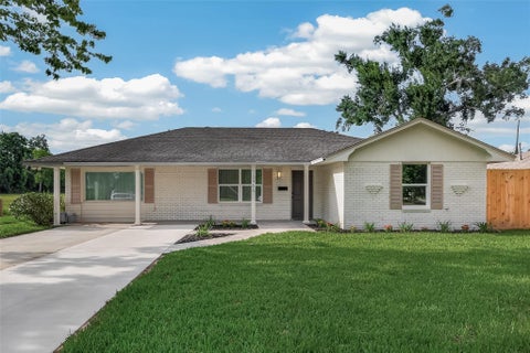 Photo of 10966 Shadow Wood Dr DR, Houston, TX 77043 (MLS # 75988775)
