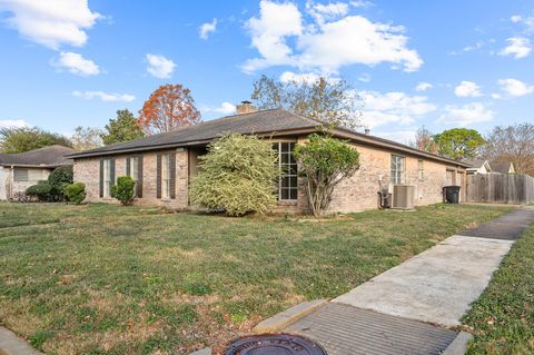 Photo of 9302 Claridge Drive, Houston, TX 77031 (MLS # 33334978)