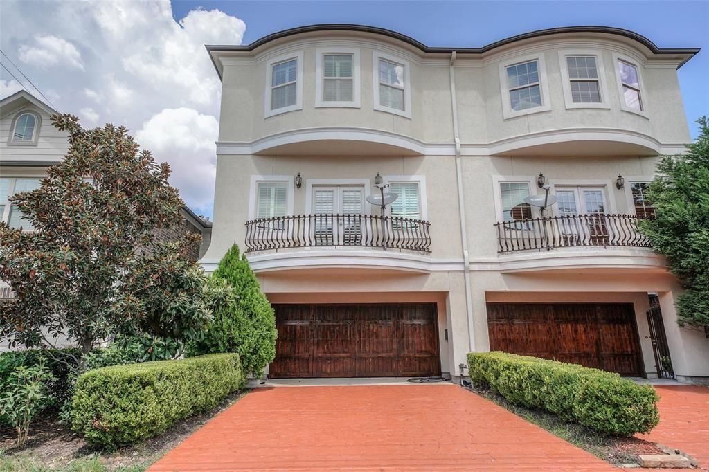 Photo of 4218 Drake St St #B, Houston, TX 77005 (MLS # 64557137)