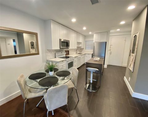 Tiny photo for 3517 Audubon Place #D3, Houston, TX 77006 (MLS # 54741605)