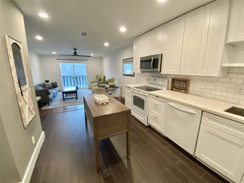 Tiny photo for 3517 Audubon Place #D3, Houston, TX 77006 (MLS # 54741605)