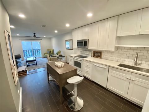 Photo of 3517 Audubon Place #D3, Houston, TX 77006 (MLS # 54741605)