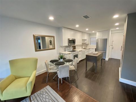 Tiny photo for 3517 Audubon Place #D3, Houston, TX 77006 (MLS # 54741605)