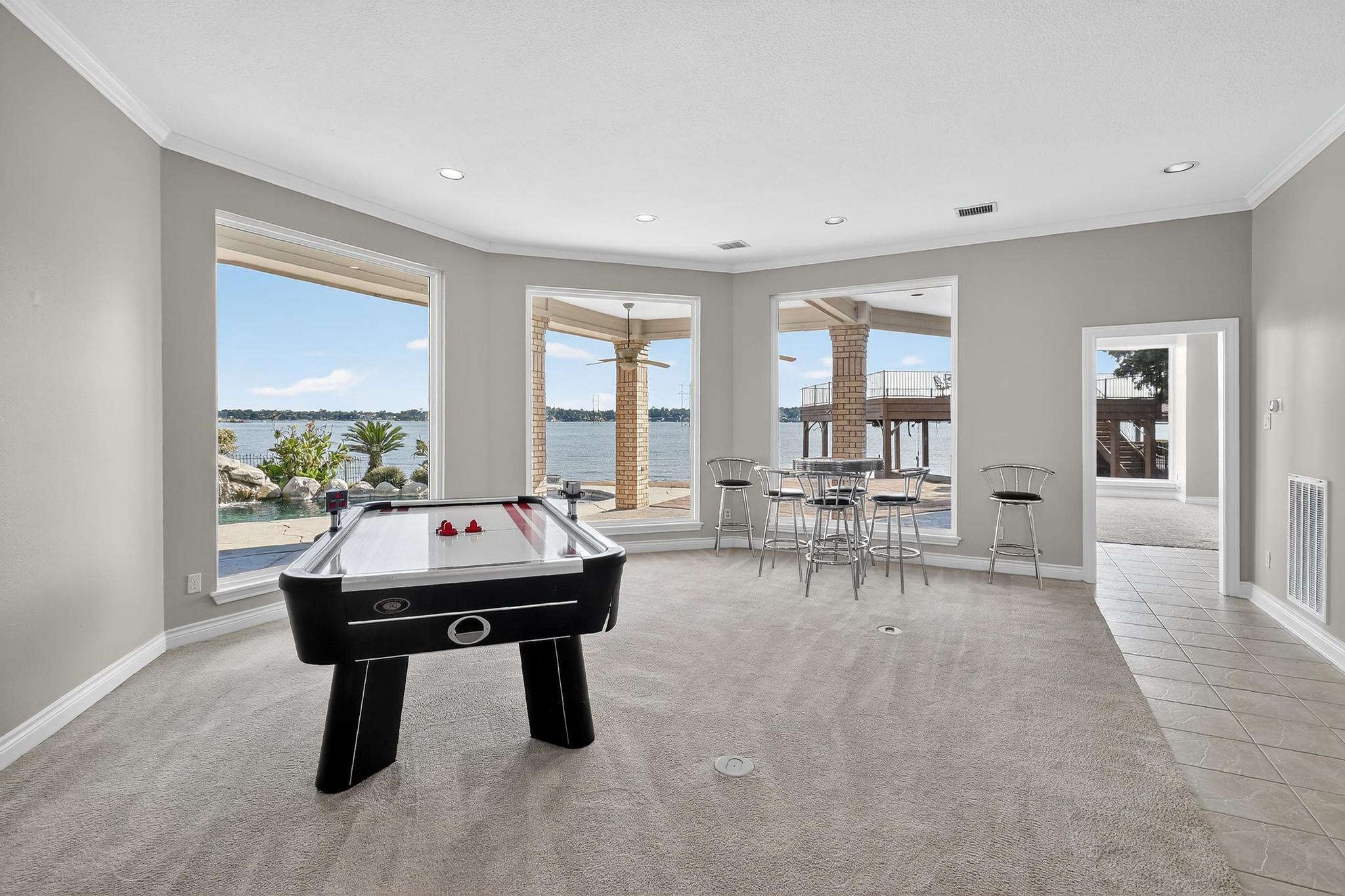 330 Club Island Way