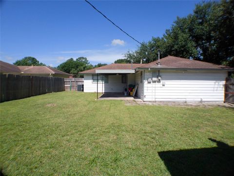 Tiny photo for 1301 Glenmore Drive, Pasadena, TX 77503 (MLS # 88708948)