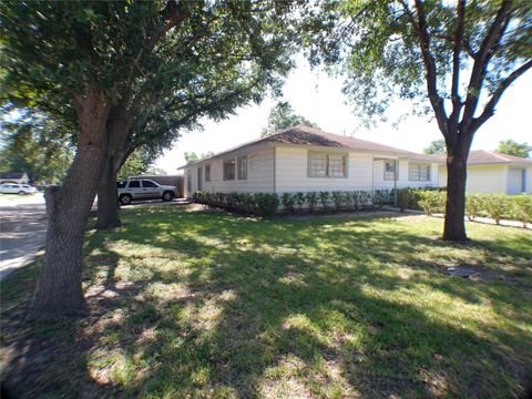 Tiny photo for 1301 Glenmore Drive, Pasadena, TX 77503 (MLS # 88708948)
