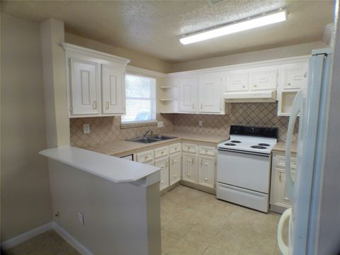Tiny photo for 1301 Glenmore Drive, Pasadena, TX 77503 (MLS # 88708948)