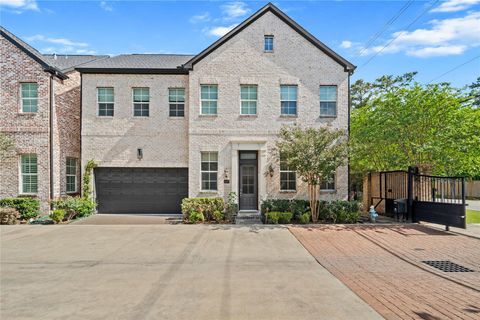 Photo of 10902 Grove Tree Lane, Houston, TX 77043 (MLS # 89900604)