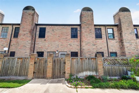 Photo of 9850 Pagewood Lane #807, Houston, TX 77042 (MLS # 41802983)