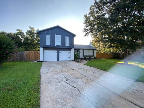 Photo of 15907 Inwood Lane, Missouri City, TX 77489 (MLS # 27991533)