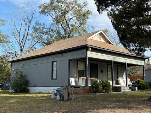 Photo of 412 Waco Street, Conroe, TX 77301 (MLS # 83676170)