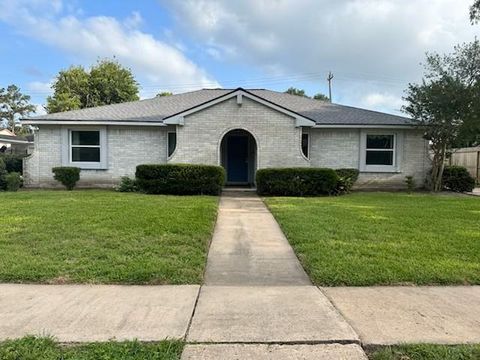 Photo of 8819 Covent Garden Street, Houston, TX 77031 (MLS # 58243224)