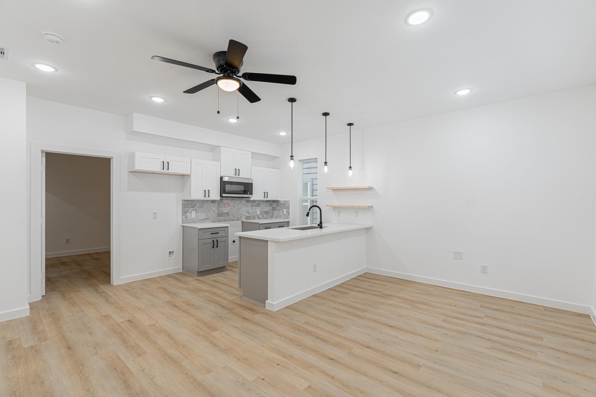 7126 Bywood C And D Street