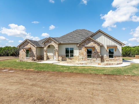 Homes For Sale - 117 Cedar Bluff Loop<br/> Coryell County, Gatesville, TX 76528