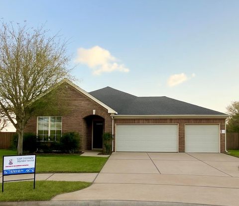 Photo of 862 Sand Crab Lane, La Marque, TX 77568 (MLS # 64877993)