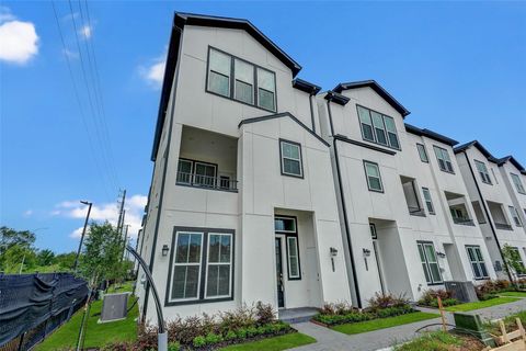 Photo of 2710 Grand Fountains Drive #A, Houston, TX 77054 (MLS # 35726144)