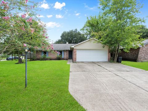 Photo of 5323 Abercreek Avenue, Friendswood, TX 77546 (MLS # 42549980) Photo of 5323 Abercreek Avenue, Friendswood, TX 77546 (MLS # 42549980)