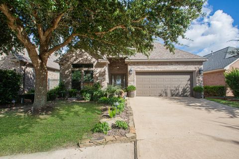 Photo of 15 Red Oak Court, Lake Jackson, TX 77566 (MLS # 71762165)