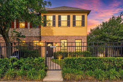 Photo of 9120 Lakes At 610 Drive, Houston, TX 77054 (MLS # 54260008)