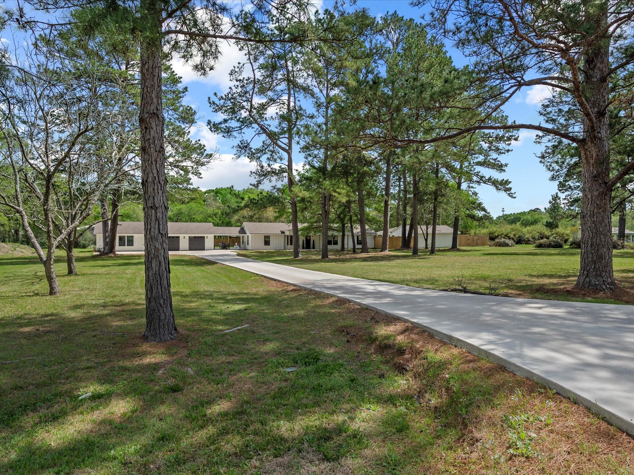 19855 W Lakeshore Drive