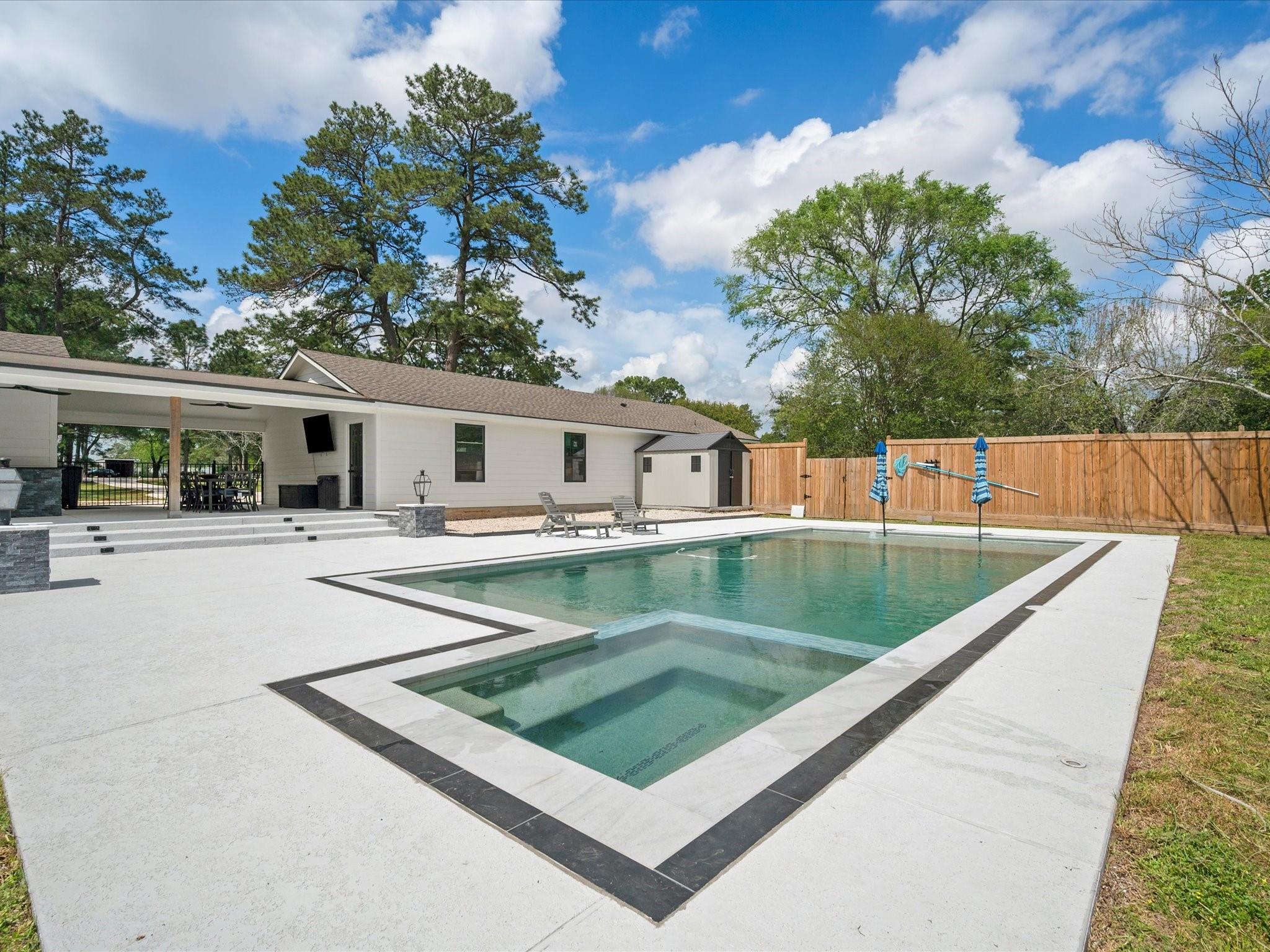 19855 W Lakeshore Drive