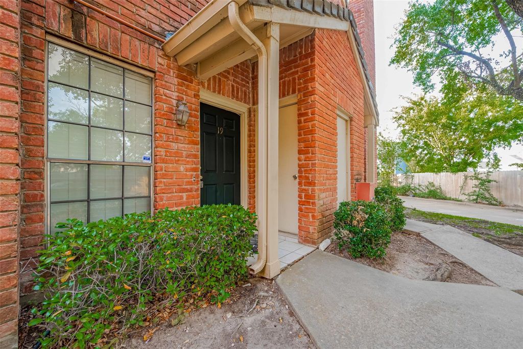 Photo of 2211 S Kirkwood Road #19, Houston, TX 77077 (MLS # 10239719)