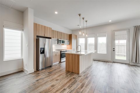 Photo of 4402 Santorini Lane, Houston, TX 77045 (MLS # 25412622)