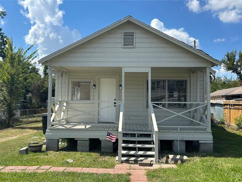 Photo of 3419 Elser Street, Houston, TX 77009 (MLS # 90832859)